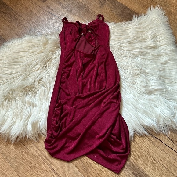 LUCY IN THE SKY Maura Front Tie Dress In Merlot - Picture 2 of 5